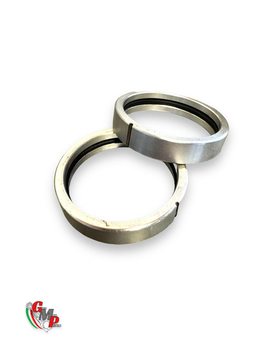 Pair of 1cm spacers under the 50mm half handlebars - Ducati