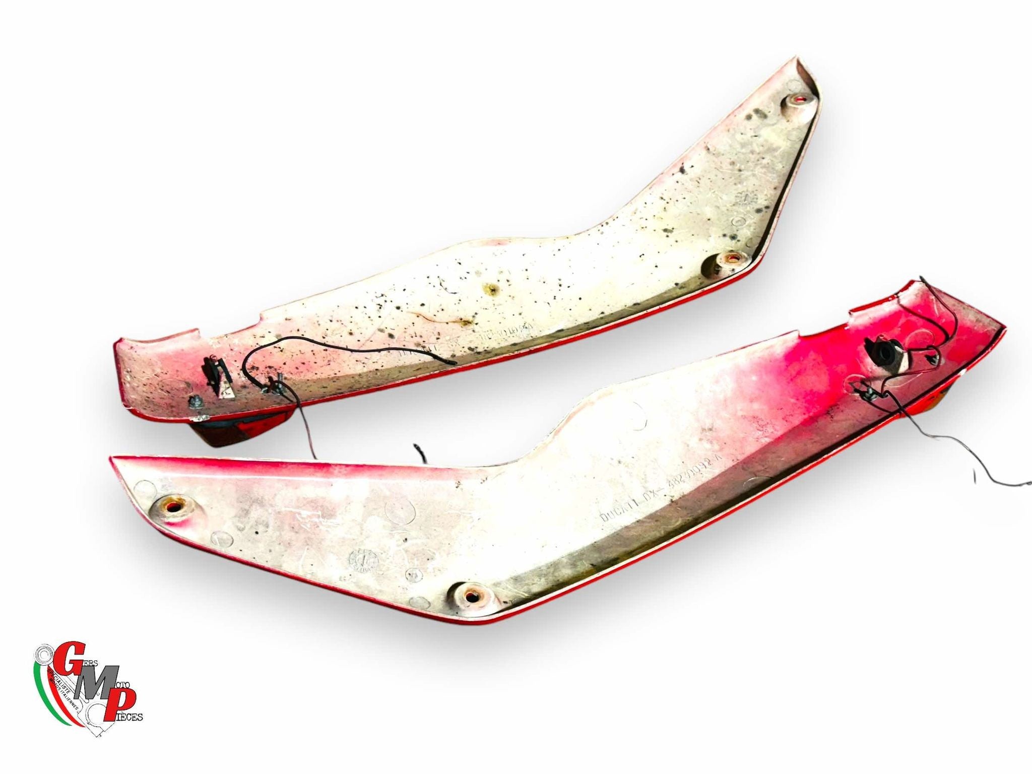 Pair of Red Side Panels with Indicators - Ducati Supersport 600 750 900 SS Carburetor final horn