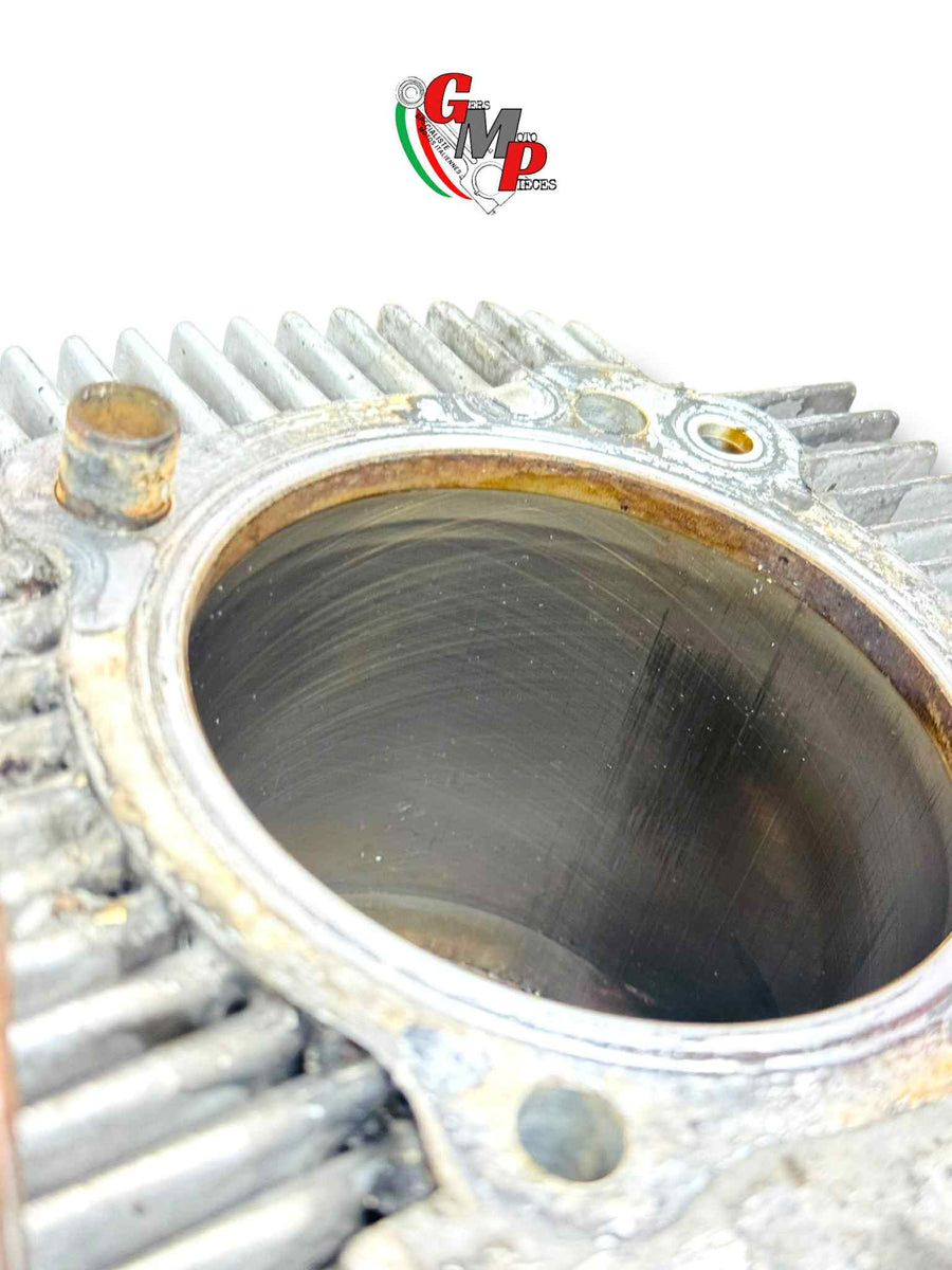 Horizontal cylinder, piston and cylinder head assembly - Ducati