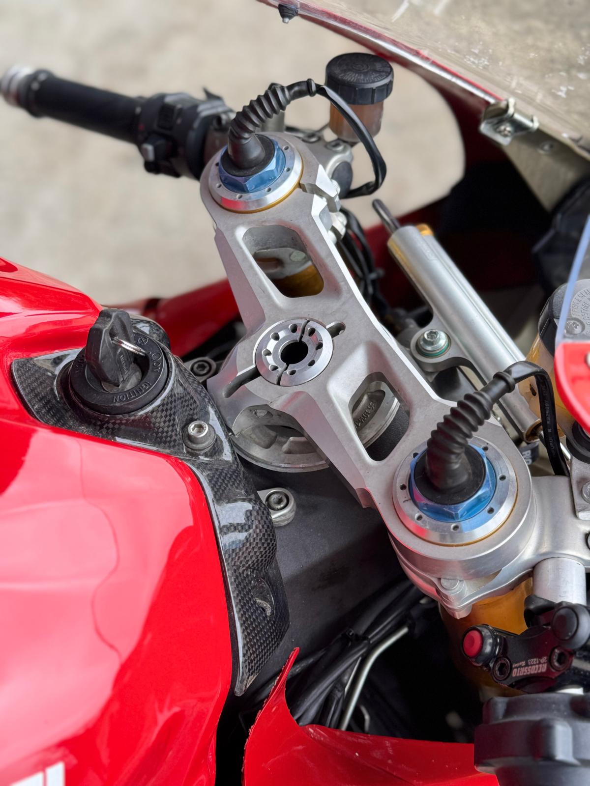 Ducati Panigale 1199s 2012 piste