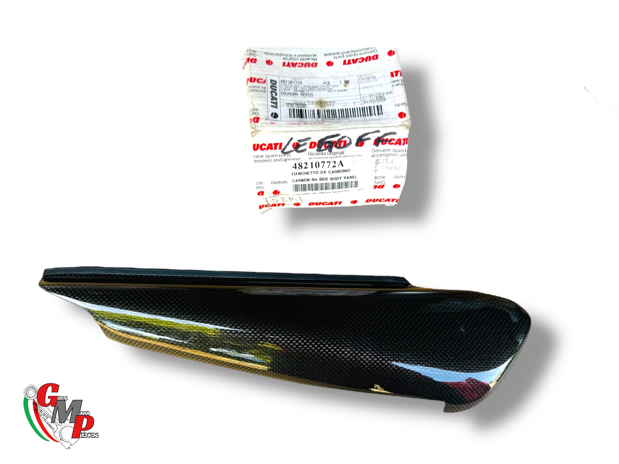 Cache sous selle droit carbone Neuf - Ducati